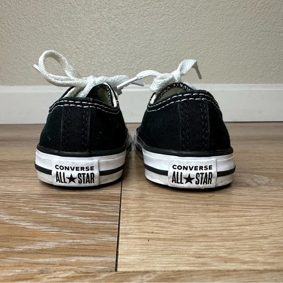 Converse Toddler Unisex Size 6 Chuck Taylor All Star Low-Top Sneakers - Picture 7 of 10